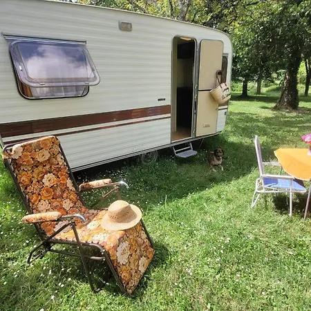 Camping Chez Josette Caravane Le Sorbier Lascaux