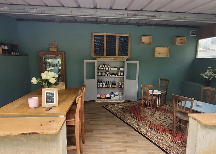 Chez Josette Caravane Le Sorbier Lascaux *
